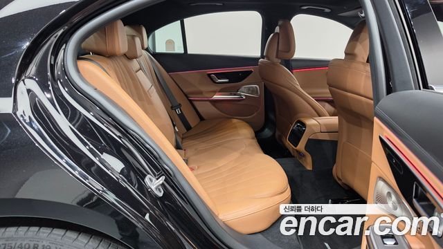 Mercedes-Benz E-Class 2025 — photo 17