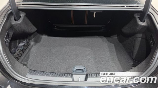 Mercedes-Benz E-Class 2025 — photo 26