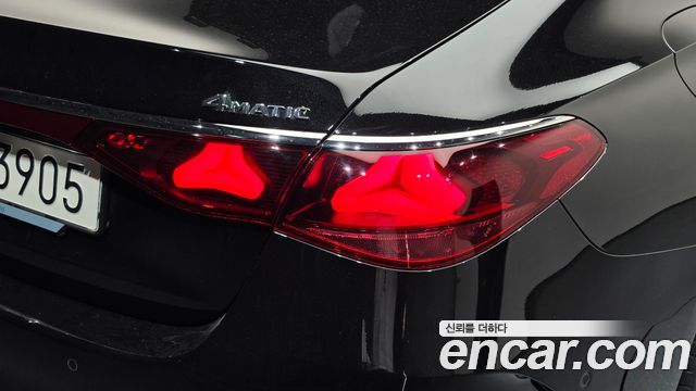 Mercedes-Benz E-Class 2025 — photo 9