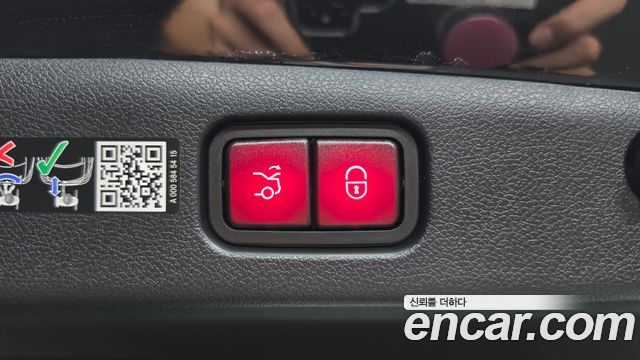 Mercedes-Benz E-Class 2025 — photo 31