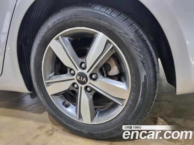 Kia K3 2018 — photo 18
