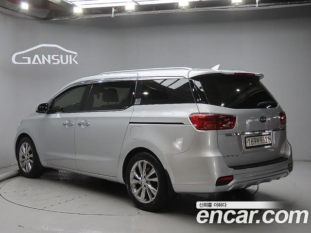 Kia Canival 2019 — photo 3