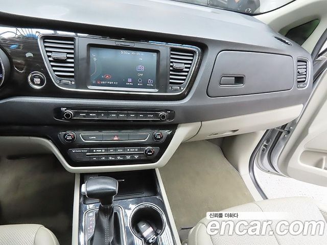 Kia Canival 2019 — photo 9