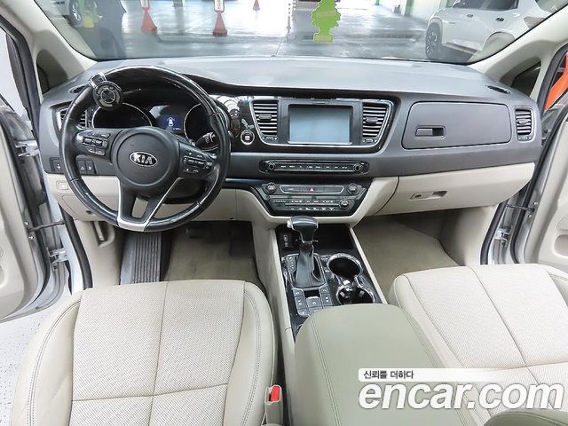 Kia Canival 2019 — photo 10