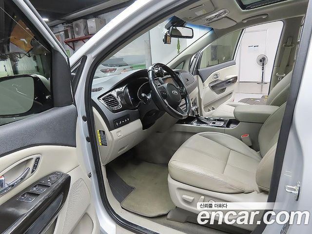 Kia Canival 2019 — photo 11