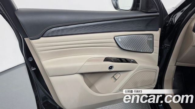 Maserati Grecale 2023 — photo 14
