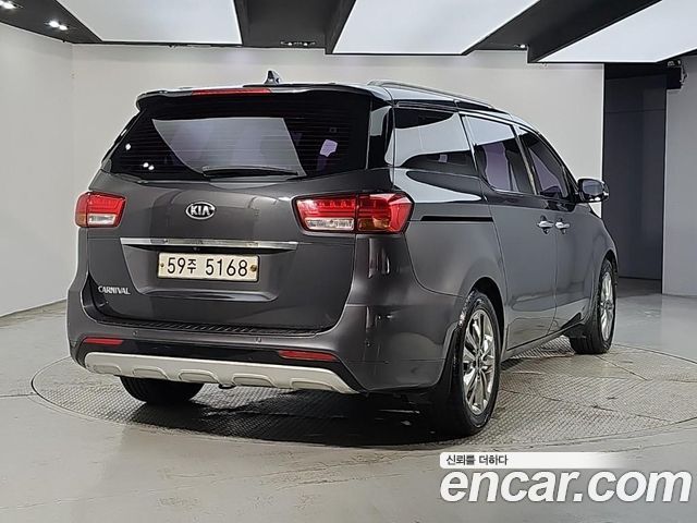 Kia Canival 2015 — photo 4