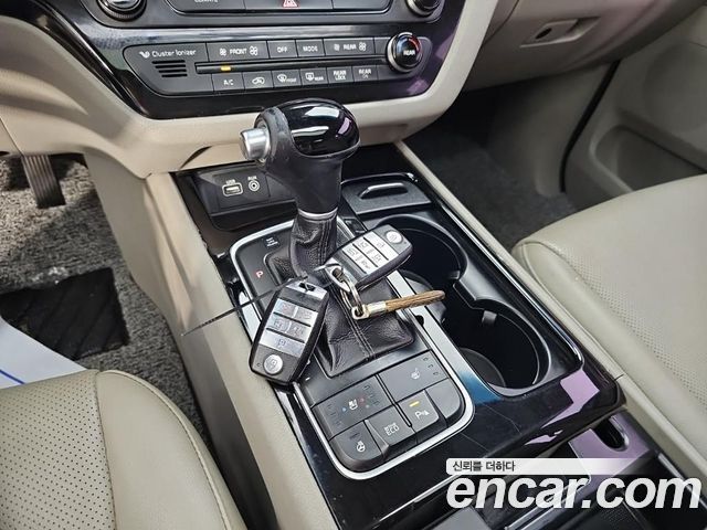 Kia Canival 2015 — photo 8