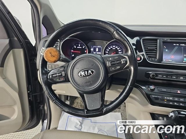 Kia Canival 2015 — photo 9
