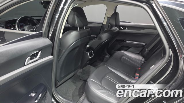 Kia K5 2023 — photo 16