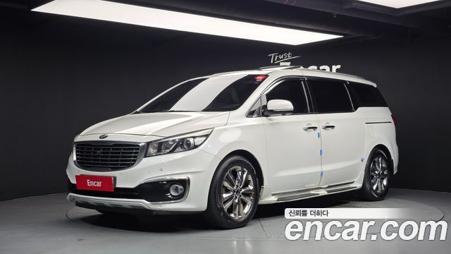 Kia Canival 2015 — photo 1
