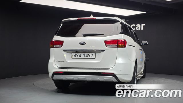 Kia Canival 2015 — photo 4