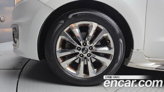 Kia Canival 2015 — photo 5