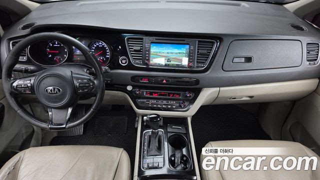 Kia Canival 2015 — photo 7