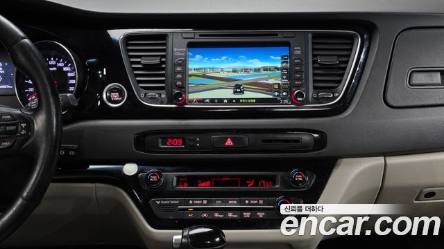 Kia Canival 2015 — photo 14