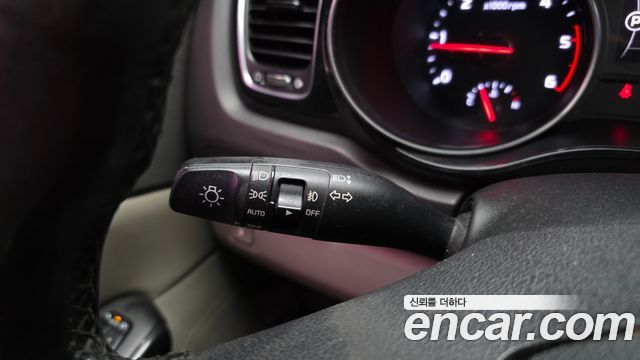 Kia Canival 2015 — photo 17