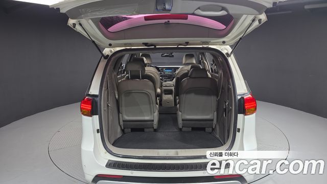 Kia Canival 2015 — photo 20