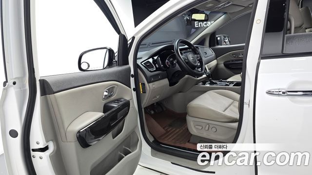 Kia Canival 2016 — photo 10