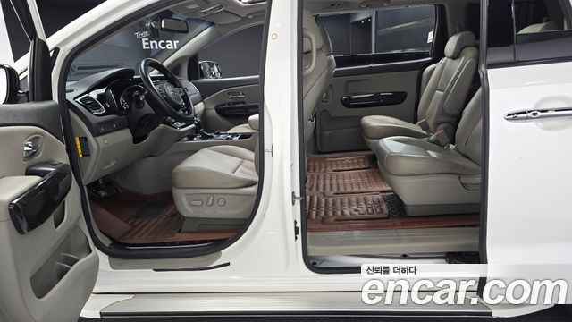Kia Canival 2016 — photo 11