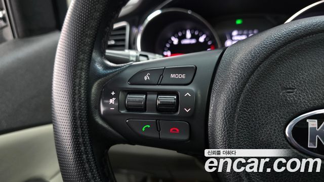 Kia Canival 2016 — photo 14