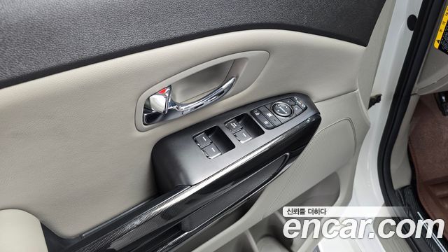 Kia Canival 2016 — photo 18