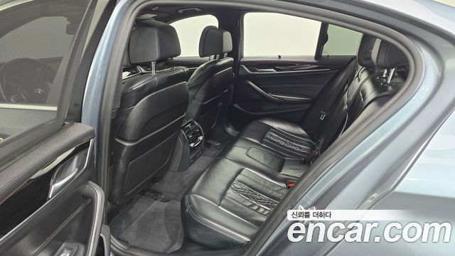 BMW 5-Series 2020 — photo 11