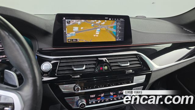 BMW 5-Series 2020 — photo 12