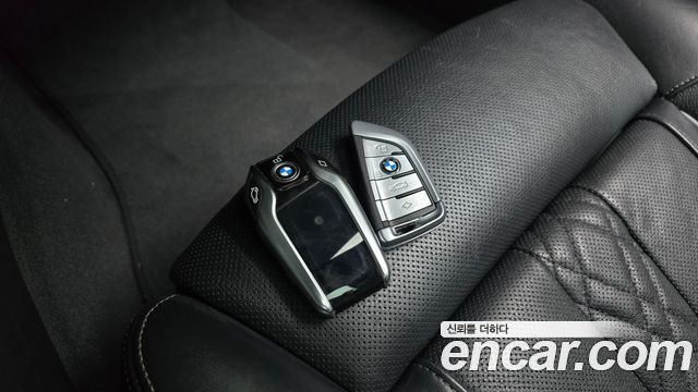 BMW 5-Series 2020 — photo 15