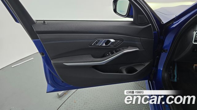 BMW 3-Series 2019 — photo 14