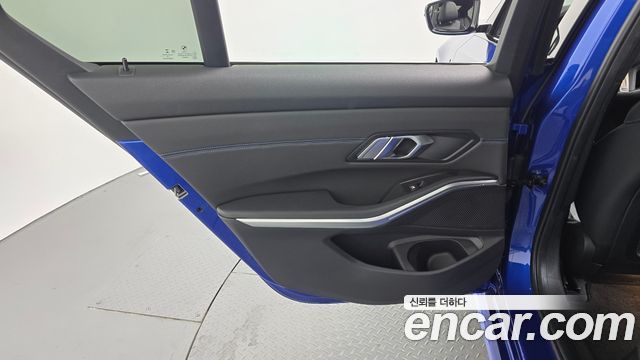 BMW 3-Series 2019 — photo 15