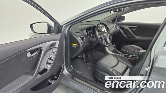 Hyundai AVANTE 2016 — photo 13