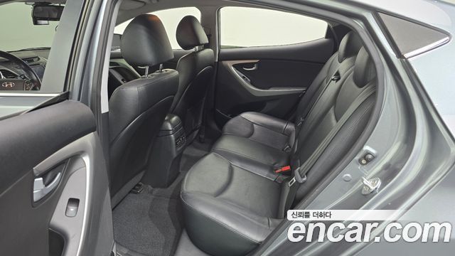 Hyundai AVANTE 2016 — photo 17