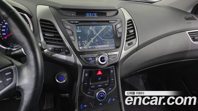 Hyundai AVANTE 2016 — photo 18