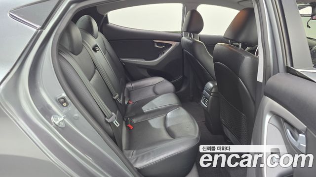 Hyundai AVANTE 2016 — photo 25