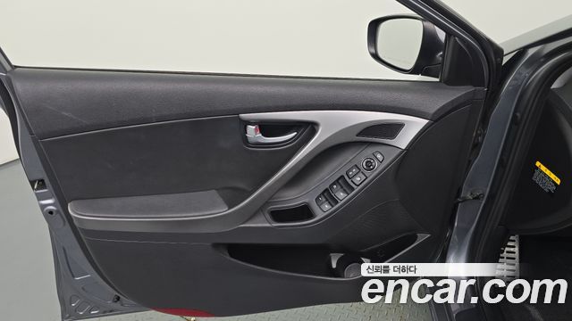 Hyundai AVANTE 2016 — photo 14