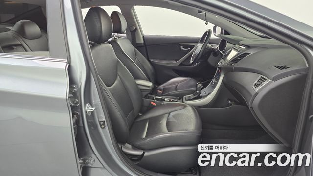Hyundai AVANTE 2016 — photo 16