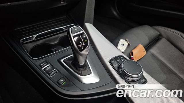 BMW 3-Series 2018 — photo 12