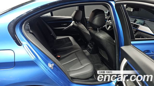 BMW 3-Series 2018 — photo 17