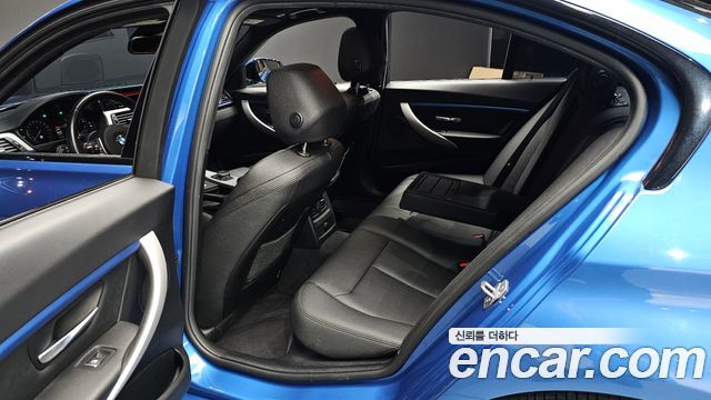 BMW 3-Series 2018 — photo 18