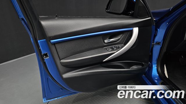 BMW 3-Series 2018 — photo 14