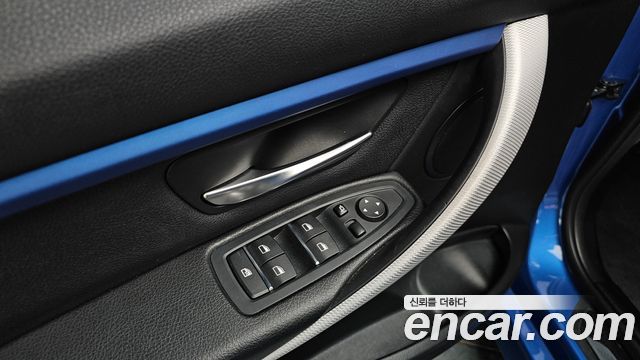 BMW 3-Series 2018 — photo 31