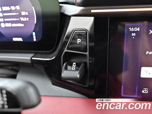 Porsche Macan 2025 — photo 9