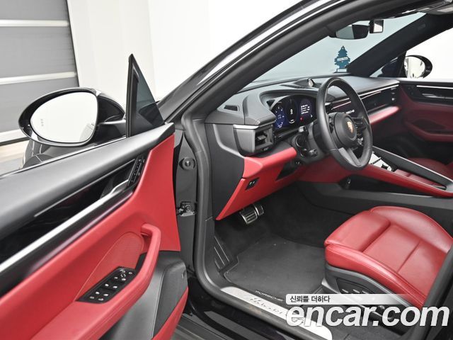 Porsche Macan 2025 — photo 11