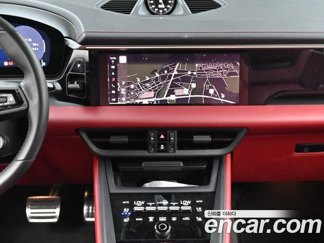 Porsche Macan 2025 — photo 14