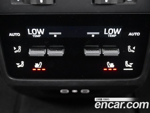 Porsche Macan 2025 — photo 16