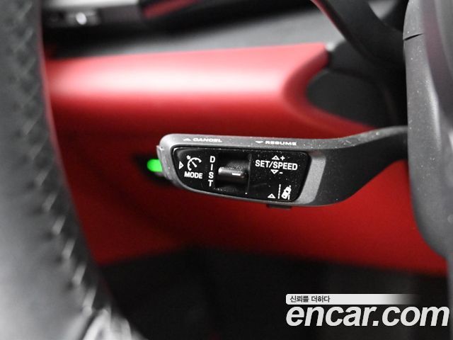 Porsche Macan 2025 — photo 18