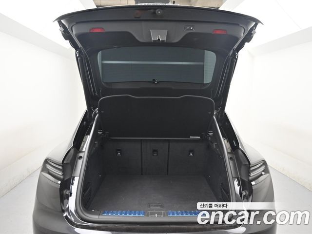 Porsche Macan 2025 — photo 20
