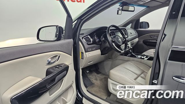Kia Canival 2018 — photo 10