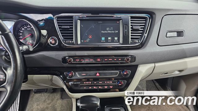 Kia Canival 2018 — photo 14