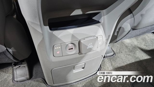 Kia Canival 2018 — photo 18
